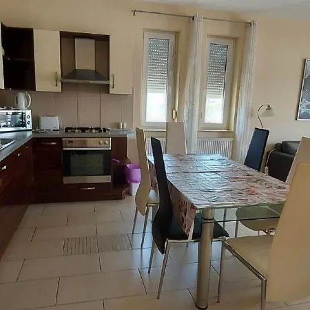 Greta Wellness Iii. שיופוק