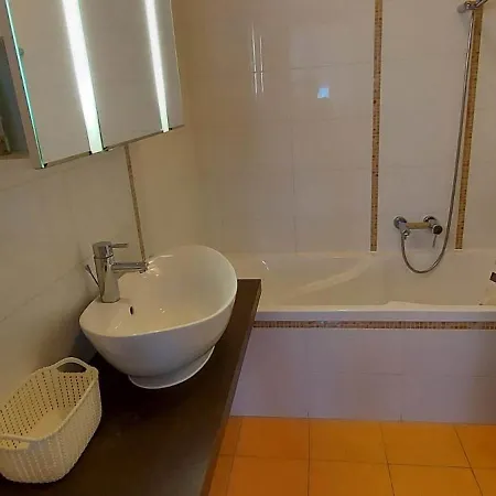 Greta Wellness Iii. * שיופוק