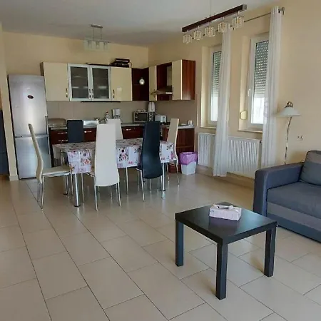 Greta Wellness Iii. דירה שיופוק