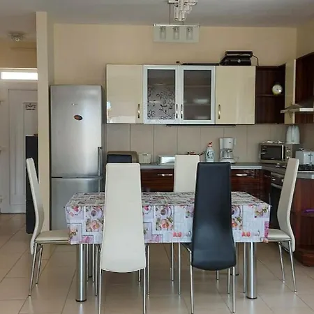 Greta Wellness Iii. דירה